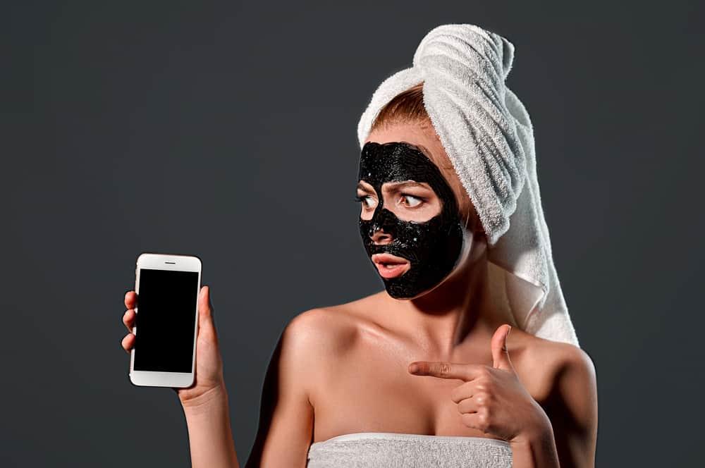 acne-and-phone-screen