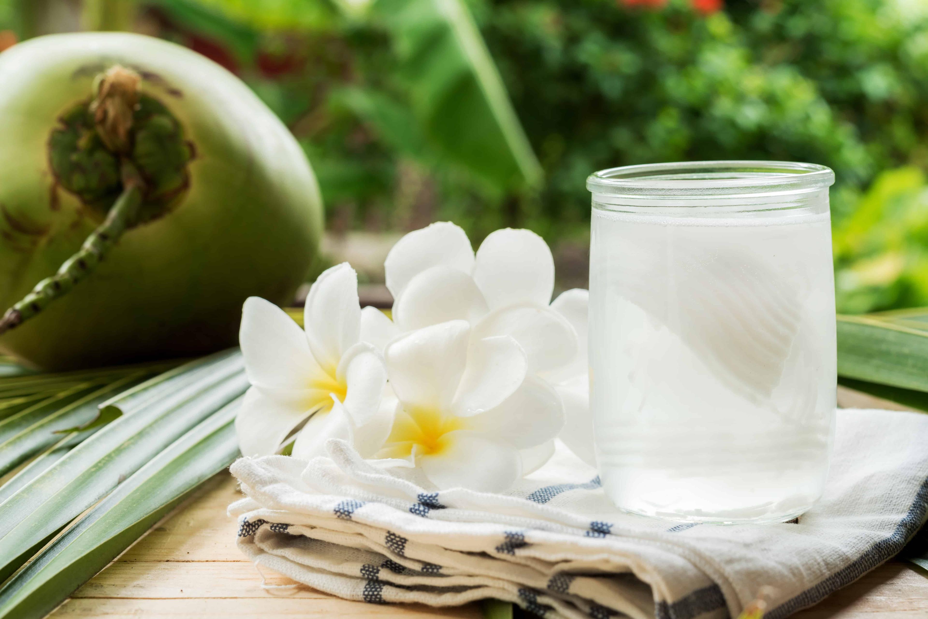 benefits-of-coconut-water-for-better-skin