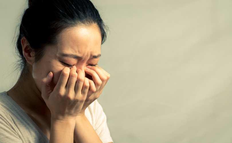 ကိုယ်ဝန်ဆောင်ချိန်မှာ ခဏခဏငိုမိနေလား