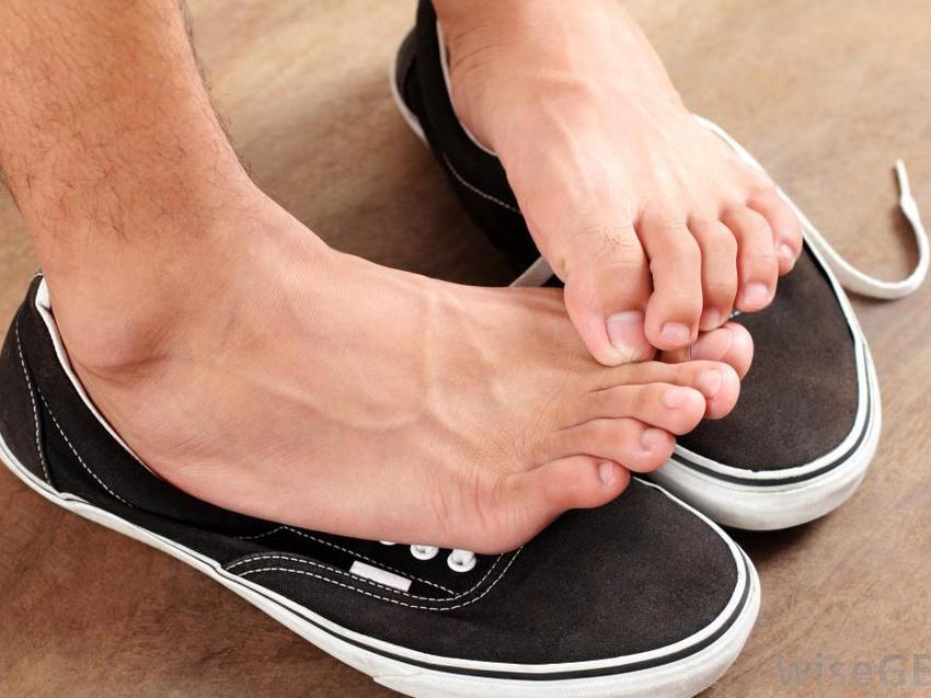 Cold Hands And Feet (ááźáąááťáŹá¸áááşááťáŹá¸áĄáąá¸ááźááşá¸)