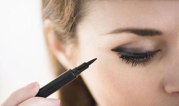 áĄááŻááşá¸áááŻááşáᏠ(eye liner) ááźáąáŹááˇáşááŹáá˝áąáááááŻááşáááŻááşááá˛