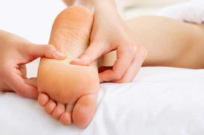 Swollen Feet Or Ankles (ခြေထောက်၊ ခြေကျင်းဝတ်ဖောခြင်း)