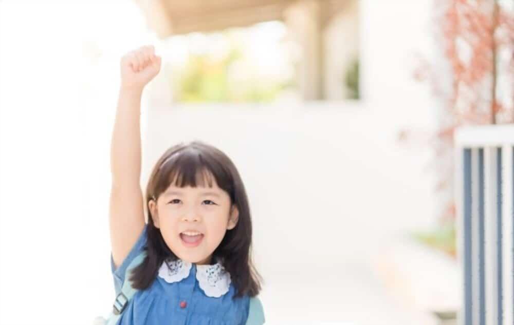 လမ်းလျှောက်တတ်ကာစကလေးကို မိခင်နို့တိုက်ခြင်း