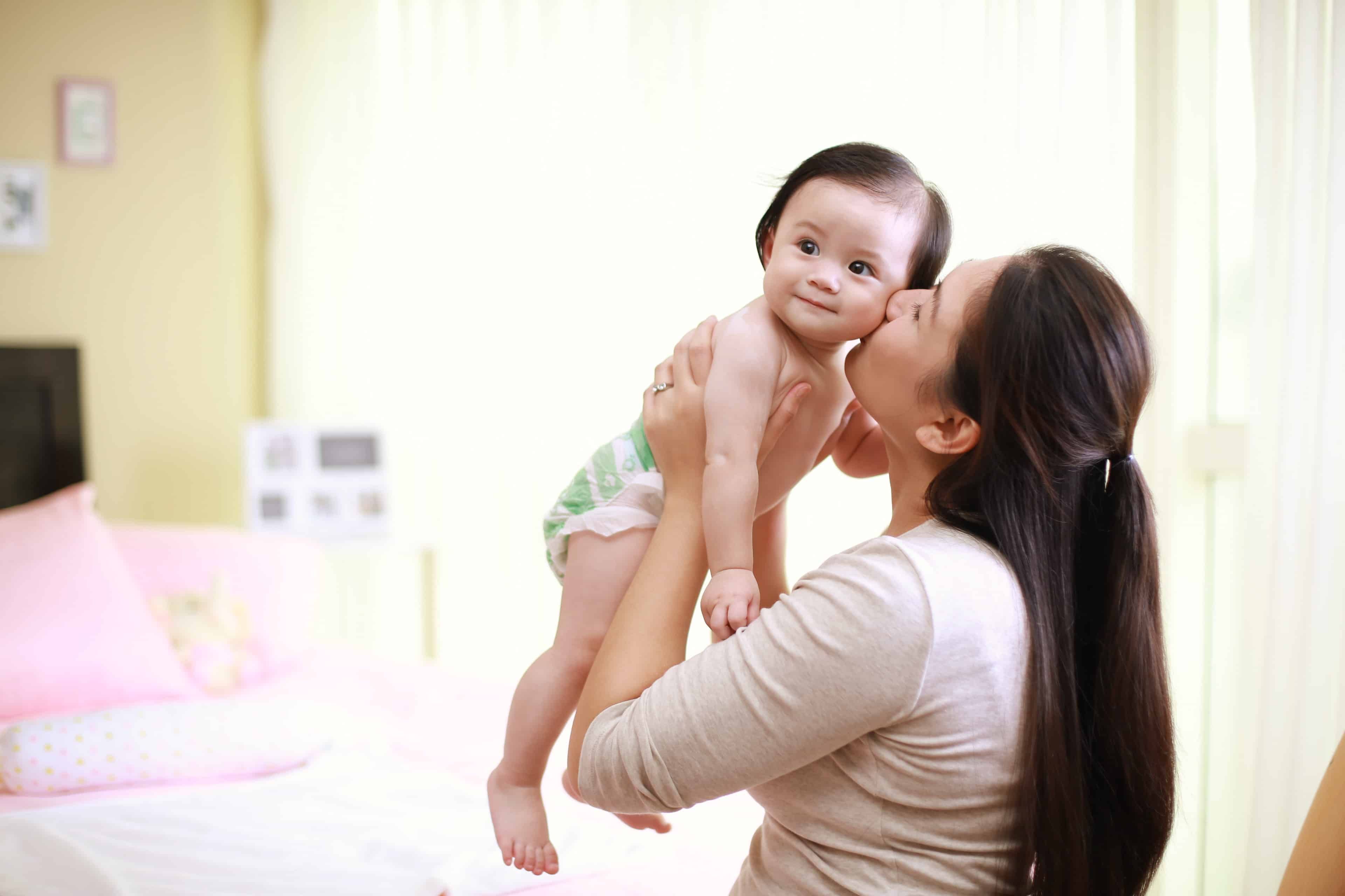 သင့်ကလေးကို moisturizer လိမ်းပေးဖို့ ဘာ့ကြောင့်လိုအပ်တာလဲ