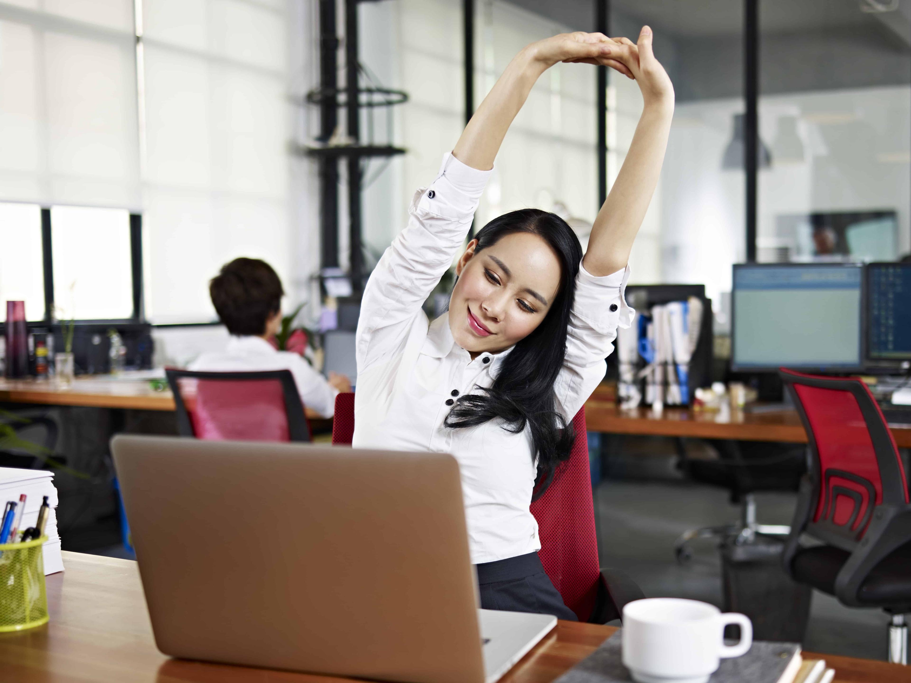 5-easy-exercises-at-work-desk