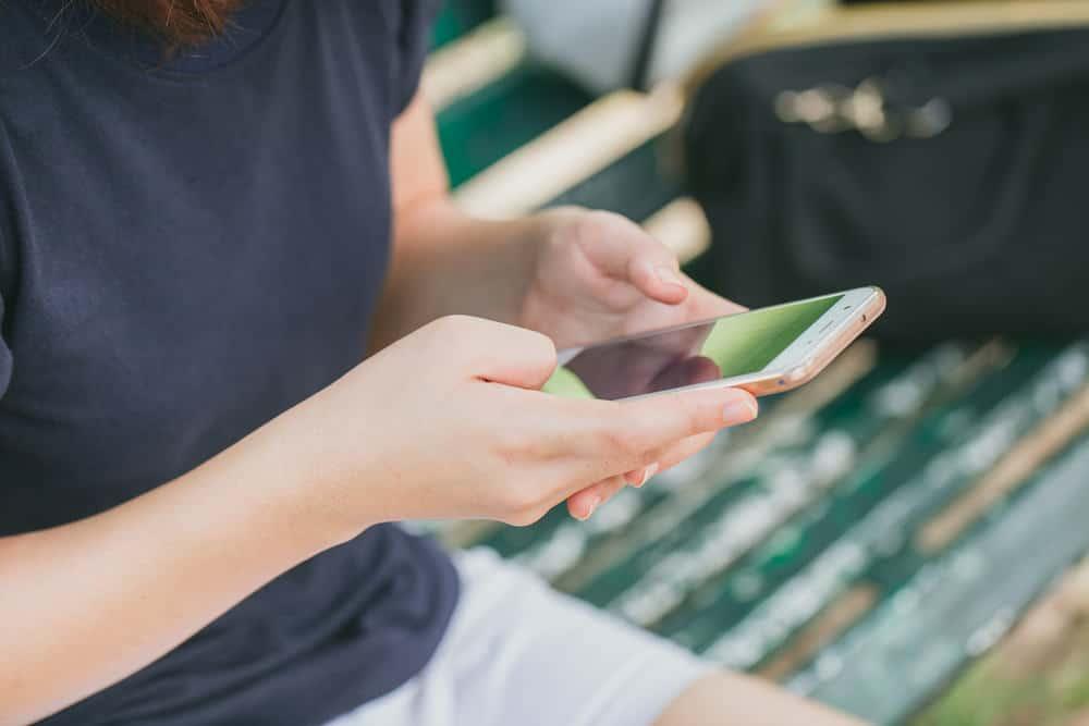 ကလေးများ TV ကြည့်ခြင်း ၊ ဖုန်း သို့ ကွန်ပြူတာသုံးခြင်းများကို ဖိအားမပေးပဲ လျှော့ကျစေခြင်း