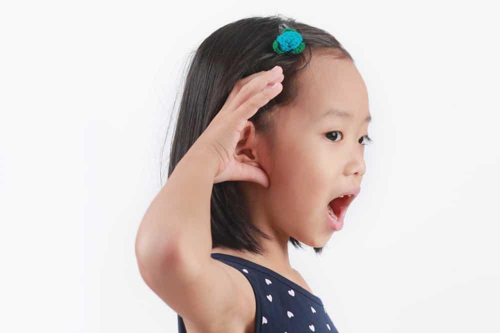 သင့်ကလေးတွင် အကြားအာရုံချို့ယွင်းခြင်းဖြစ်နေလျှင် ဘယ်လိုအကောင်းဆုံး ကူညီဖြေရှင်းမလဲ