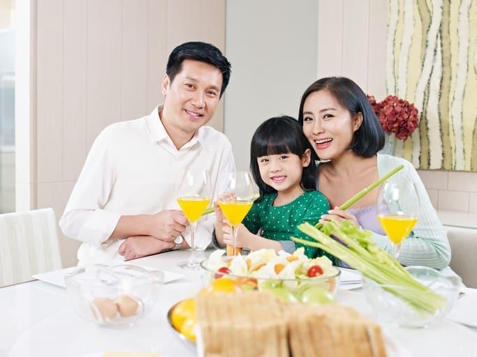 ပျော်ရွှင်တဲ့ မိသားစုကနေ မွေးဖွားကြီးပြင်းလာတဲ့ ကလေးတွေက ထူးချွန်ကြတယ်