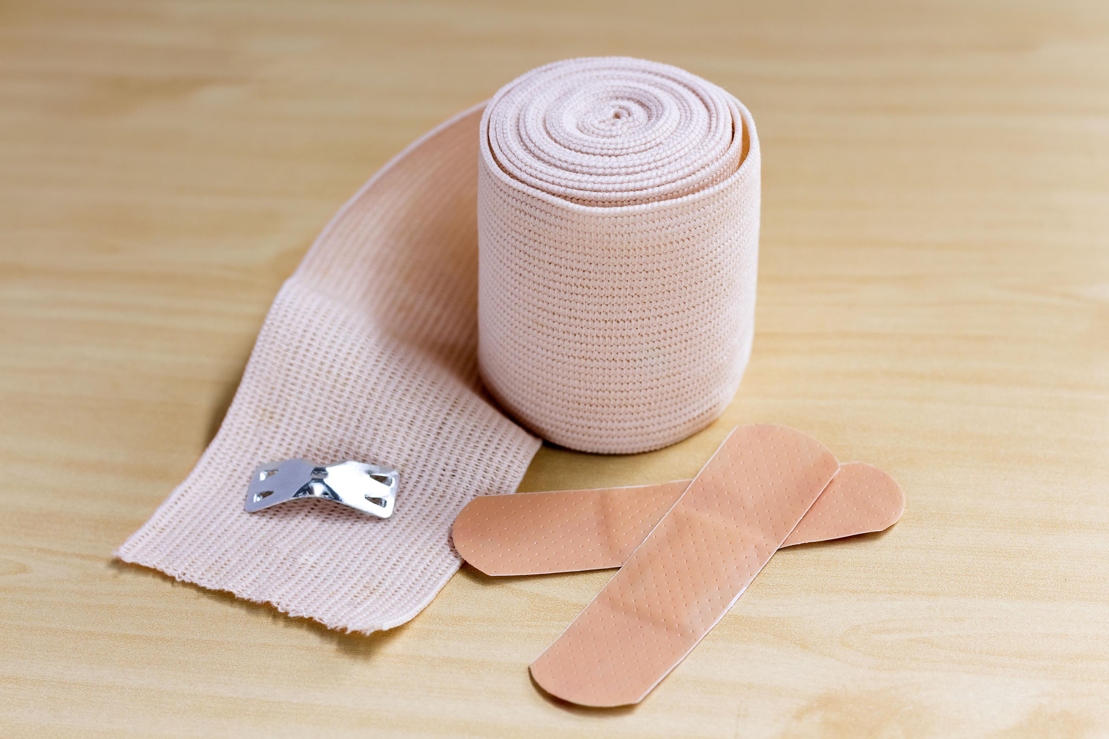 ပလာစတာနဲ့ ပတ်တီးကို ဘယ်လိုသုံးရမလဲ