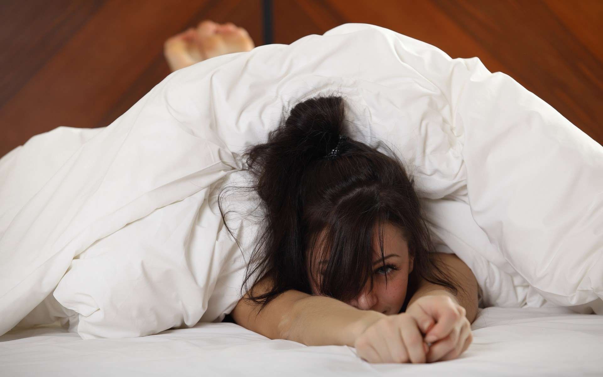 6-benefits-of-sleeping-naked