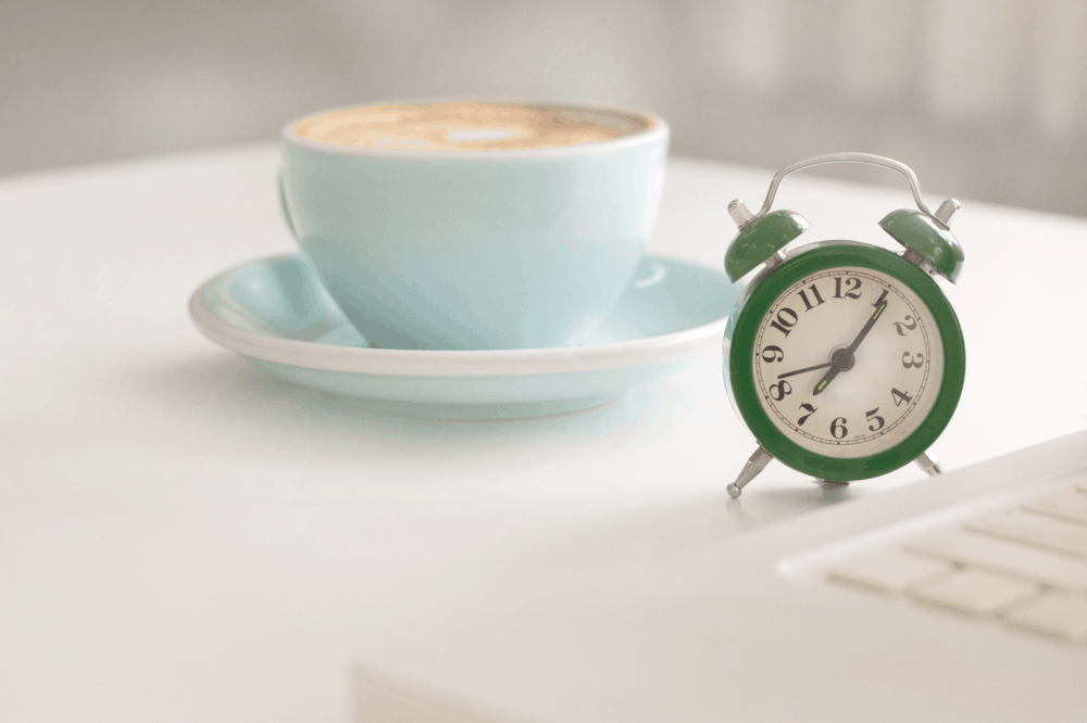 မနက်အိပ်ရာထ မလုပ်သင့်တဲ့ အမှား (၉) ခု