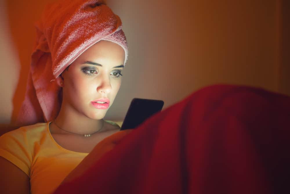 dangers-of-sleeping-with-wet-hair-at-night