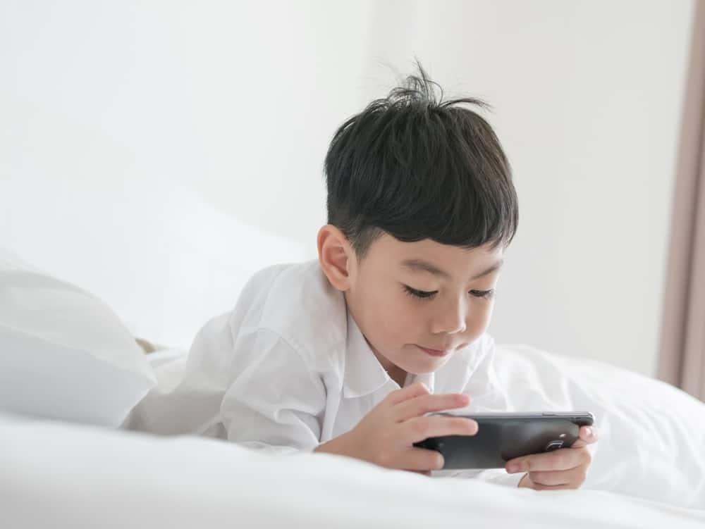 how-mobile-devices-affect-kids-brain