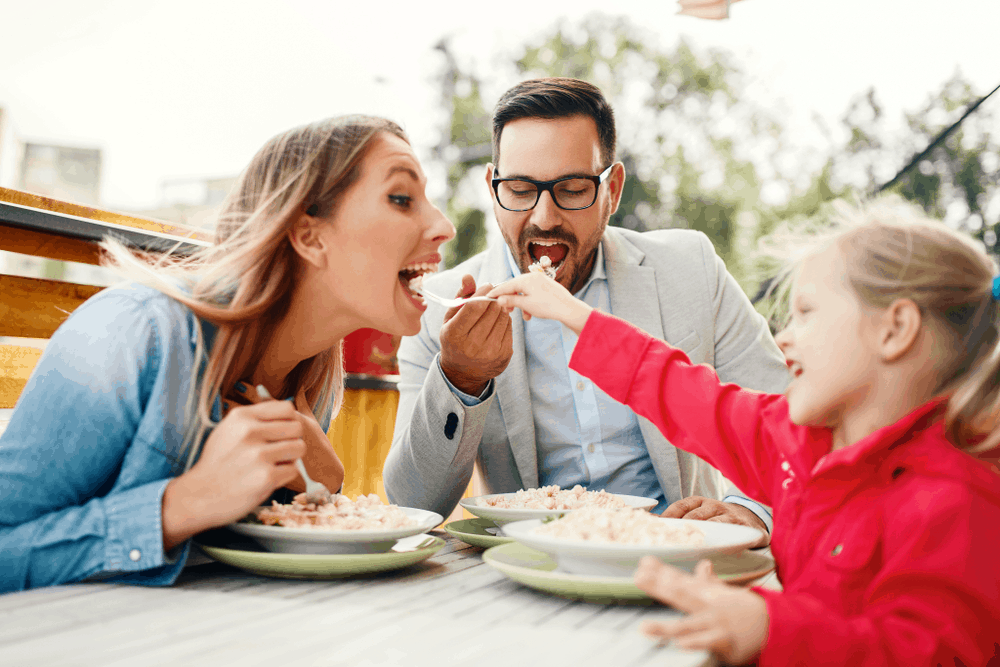 eating-together-with-your-family