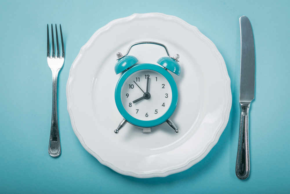 Intermittent fasting ( အစားမစားဘဲ အချိန်ပိုင်း အငတ်ခံခြင်း) နဲ့ဝိတ်ချတာ ဘာ့ကြောင့် ခေတ်စားလာတာလဲ ။ ။