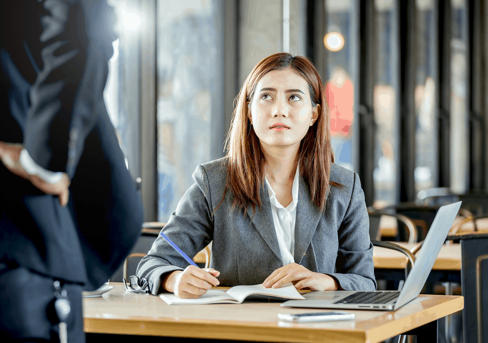 အလုပ်ခွင်မှာ လာအနိုင်ကျင့်တာ အရှုံးပေးစရာမလိုပါ