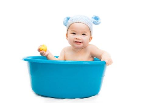 simple-tips-to-keep-babys-skin-healthy