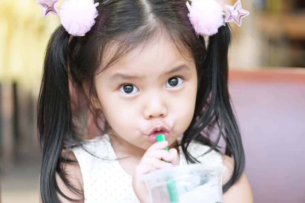 အချိုရည်စွဲနေတဲ့ ကလေးကို ဘယ်လိုဖျောင်းဖျဆွဲဆောင်မလဲ