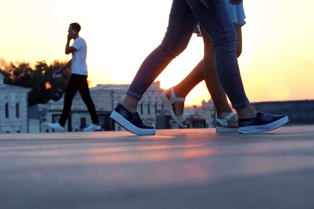 slow-walking-speed-in-midlife-linked-with-faster-aging