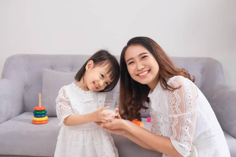 အသက် ၂နှစ်ကျော်ကလေးကို နို့ဆက်တိုက် သင့်လား............