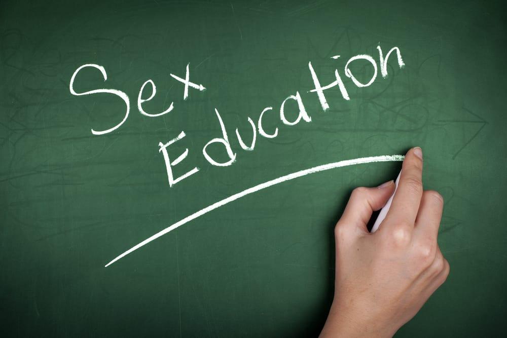 Sex education ကို ဘာကြောင့် သင်ပေးရတာလဲ။