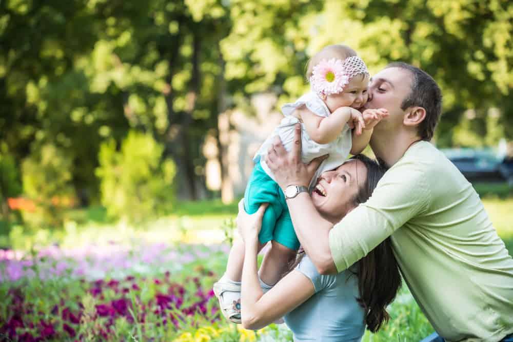 ကလေးတွေကိုချစ်လွန်းလို့နမ်းလိုက်ခြင်းဟာသူတို့လေးတွေအတွက် ဘာတွေဖြစ်လာနိုင်သလဲ။