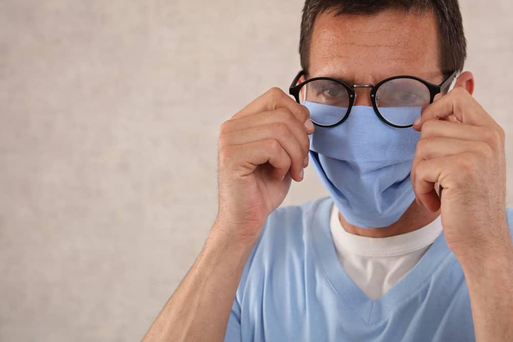 how-to-wear-a-face-mask-without-fogging-up-your-glasses