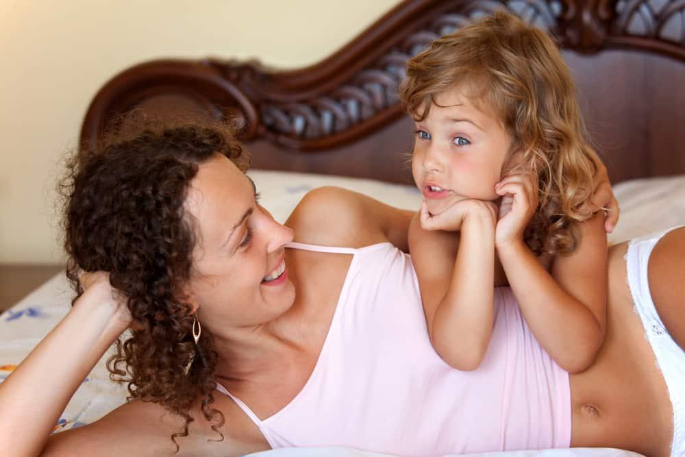 သင့်ကလေးတွေ သင့်ကို လိမ် နေရင် ဘယ်လိုဖြေရှင်းမလဲ။