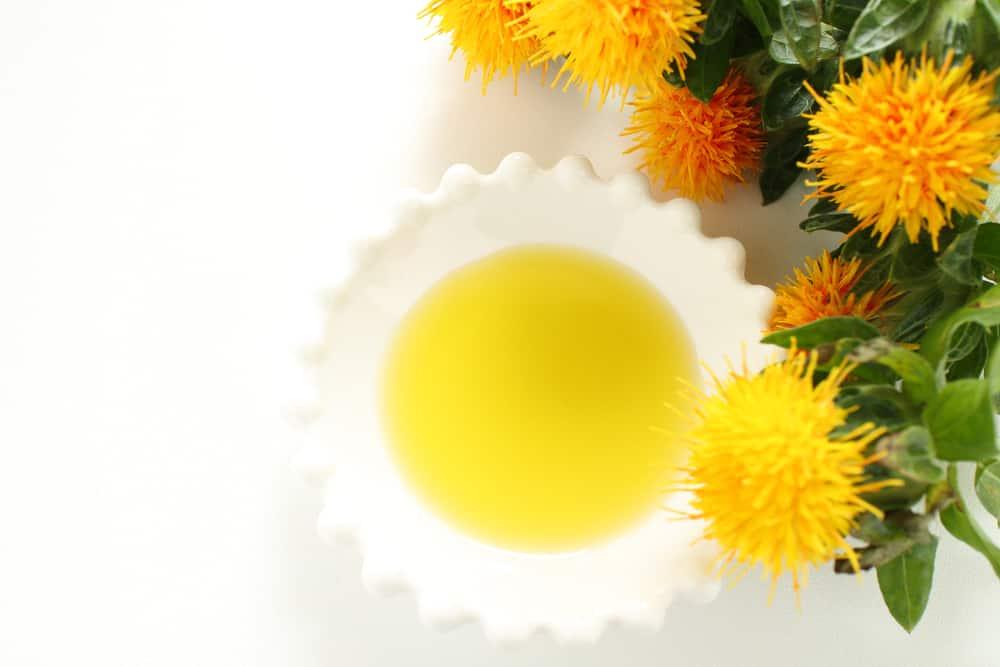 Safflower oil ကပေးတဲ့ အသားအရေ ကျန်းမာမှု