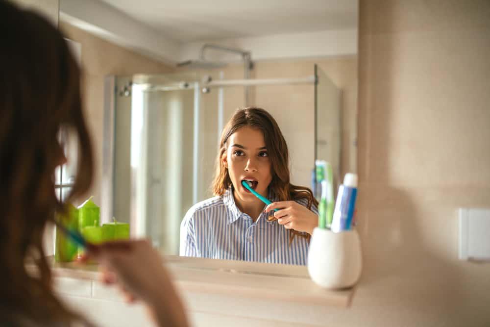 not-brushing-teeth-increases-chance-developing-cancer