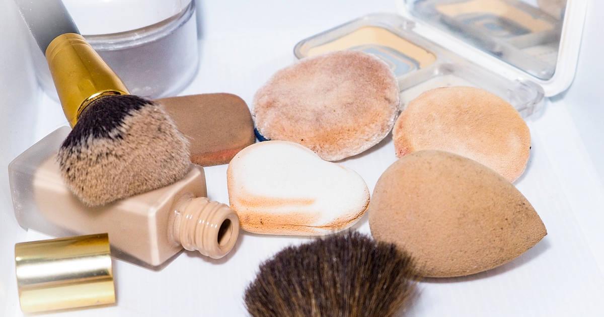 dirty-makeup-brushes