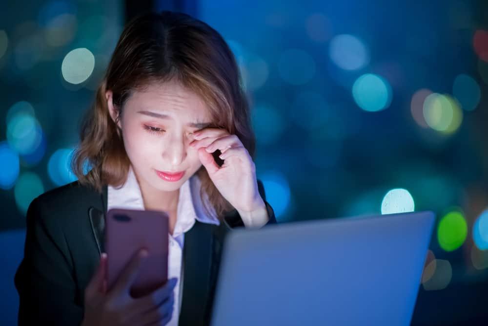 ကွန်ပျူတာကလာတဲ့ Blue Light တွေက အသားအရေကို ပျက်စီးစေနိုင်သလား။
