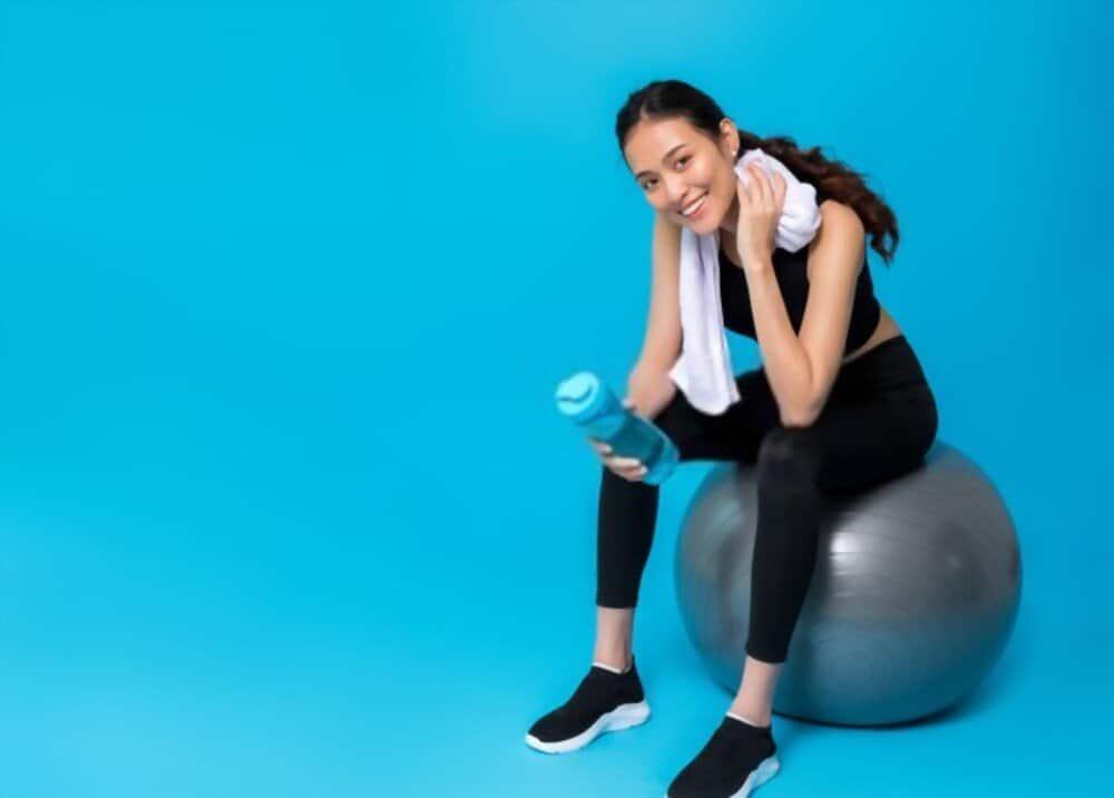 လေ့ကျင့်ခန်း လုပ်ပြီးတဲ့အခါ ရိုးရိုးရေသောက်သင့်လား၊ ဓာတ်ဆားရည်သောက်သင့်လား။