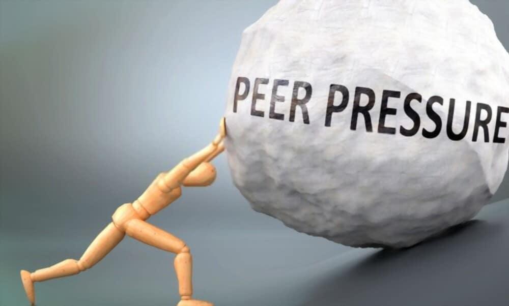Peer pressureတွေက စိတ်ကျန်းမာရေးအပေါ် ဘယ်လို သက်ရောက်နေပါလိမ့်